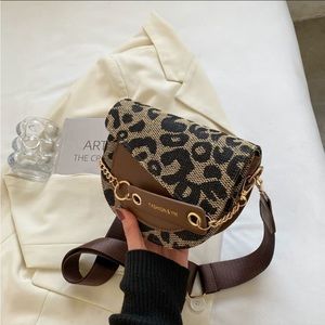 LEOPARD PURSE